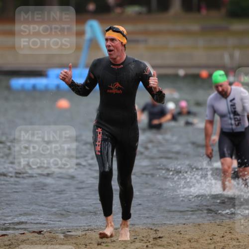 14.09.2025 - Stadtparktriathlon Michael Strokosch http://msf.ph/oto/8871171 14.09.2025 11:31:40 Schwimmen 1025, 1039, 1062, 1065 meine-sportfotos.de