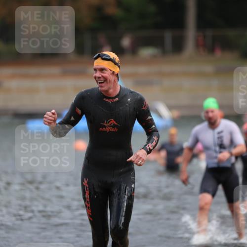 14.09.2025 - Stadtparktriathlon Michael Strokosch http://msf.ph/oto/8871176 14.09.2025 11:31:41 Schwimmen 1025, 1039, 1062, 1065 meine-sportfotos.de