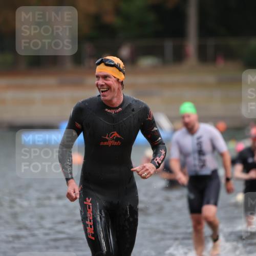 14.09.2025 - Stadtparktriathlon Michael Strokosch http://msf.ph/oto/8871177 14.09.2025 11:31:41 Schwimmen 1025, 1039, 1062, 1065 meine-sportfotos.de