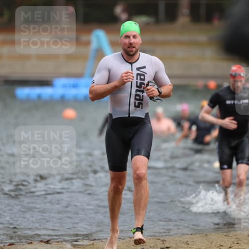 14.09.2025 - Stadtparktriathlon Michael Strokosch http://msf.ph/oto/8871186 14.09.2025 11:31:44 Schwimmen 1025, 1039, 1062, 1107 meine-sportfotos.de