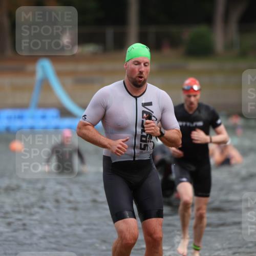 14.09.2025 - Stadtparktriathlon Michael Strokosch http://msf.ph/oto/8871191 14.09.2025 11:31:45 Schwimmen 1025, 1039, 1062, 1107 meine-sportfotos.de