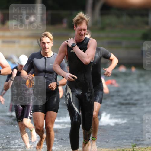 14.09.2025 - Stadtparktriathlon Michael Strokosch http://msf.ph/oto/8871235 14.09.2025 11:32:00 Schwimmen 1033, 1040, 1043, 1073, 1077, 1080, 1091, 1102 meine-sportfotos.de
