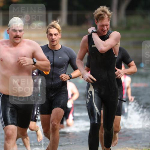14.09.2025 - Stadtparktriathlon Michael Strokosch http://msf.ph/oto/8871238 14.09.2025 11:32:00 Schwimmen 1033, 1040, 1043, 1073, 1077, 1080, 1091, 1102 meine-sportfotos.de