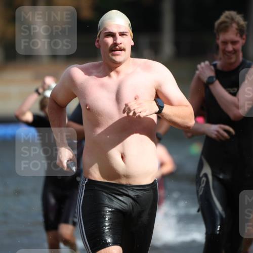 14.09.2025 - Stadtparktriathlon Michael Strokosch http://msf.ph/oto/8871240 14.09.2025 11:32:01 Schwimmen 1033, 1040, 1043, 1073, 1077, 1080, 1091, 1102 meine-sportfotos.de