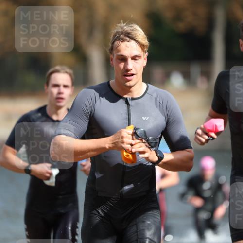 14.09.2025 - Stadtparktriathlon Michael Strokosch http://msf.ph/oto/8871247 14.09.2025 11:32:03 Schwimmen 1033, 1040, 1043, 1047, 1073, 1080, 1091, 1102 meine-sportfotos.de