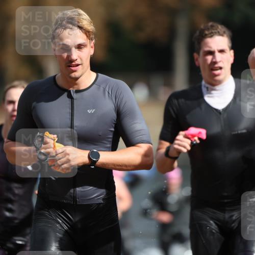 14.09.2025 - Stadtparktriathlon Michael Strokosch http://msf.ph/oto/8871248 14.09.2025 11:32:03 Schwimmen 1033, 1040, 1043, 1047, 1073, 1080, 1091, 1102 meine-sportfotos.de