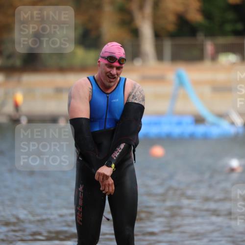 14.09.2025 - Stadtparktriathlon Michael Strokosch http://msf.ph/oto/8871274 14.09.2025 11:32:13 Schwimmen 1046, 1047 meine-sportfotos.de