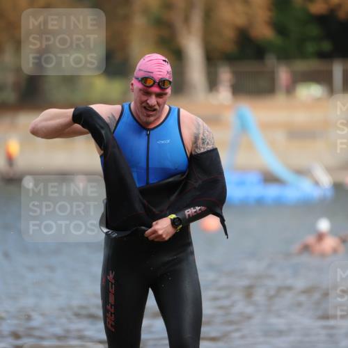14.09.2025 - Stadtparktriathlon Michael Strokosch http://msf.ph/oto/8871277 14.09.2025 11:32:14 Schwimmen 1046, 1047 meine-sportfotos.de