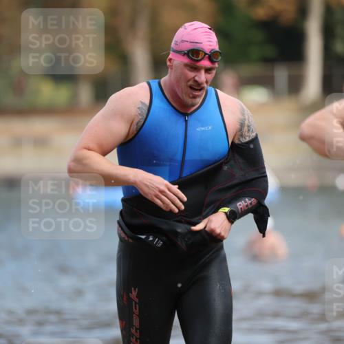 14.09.2025 - Stadtparktriathlon Michael Strokosch http://msf.ph/oto/8871280 14.09.2025 11:32:15 Schwimmen 1046, 1047 meine-sportfotos.de
