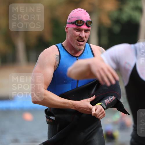 14.09.2025 - Stadtparktriathlon Michael Strokosch http://msf.ph/oto/8871283 14.09.2025 11:32:15 Schwimmen 1046, 1047 meine-sportfotos.de