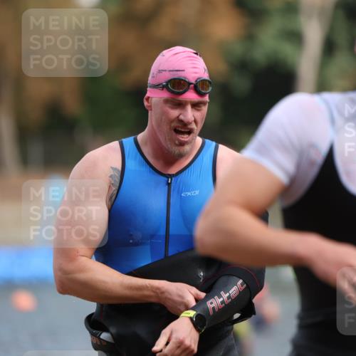 14.09.2025 - Stadtparktriathlon Michael Strokosch http://msf.ph/oto/8871285 14.09.2025 11:32:16 Schwimmen 1046, 1047 meine-sportfotos.de
