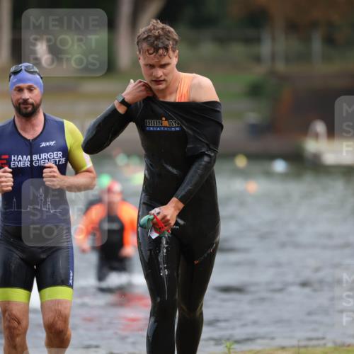 14.09.2025 - Stadtparktriathlon Michael Strokosch http://msf.ph/oto/8871292 14.09.2025 11:32:28 Schwimmen 1054, 1064, 1087, 1088, 1095 meine-sportfotos.de