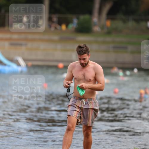 14.09.2025 - Stadtparktriathlon Michael Strokosch http://msf.ph/oto/8871356 14.09.2025 11:32:55 Schwimmen 1053 meine-sportfotos.de
