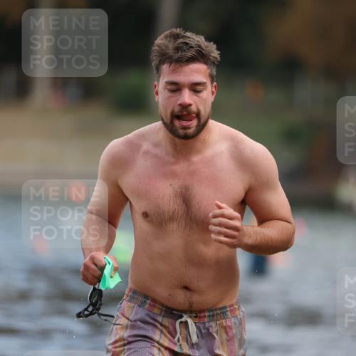 14.09.2025 - Stadtparktriathlon Michael Strokosch http://msf.ph/oto/8871372 14.09.2025 11:32:59 Schwimmen 1053 meine-sportfotos.de