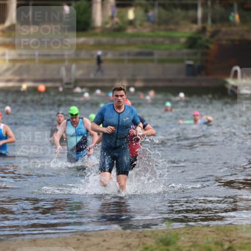 14.09.2025 - Stadtparktriathlon Michael Strokosch http://msf.ph/oto/8871375 14.09.2025 11:33:11 Schwimmen 1058, 1060, 1120 meine-sportfotos.de