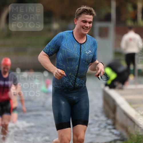 14.09.2025 - Stadtparktriathlon Michael Strokosch http://msf.ph/oto/8871396 14.09.2025 11:33:17 Schwimmen 1058, 1060, 1078, 1079, 1120 meine-sportfotos.de