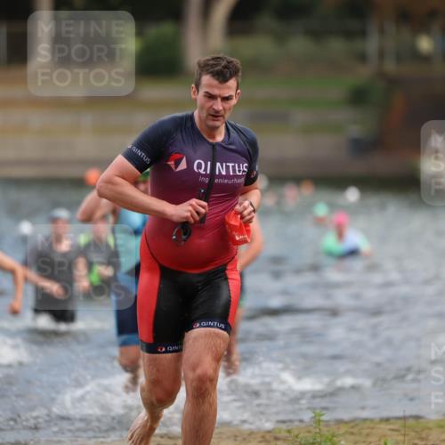 14.09.2025 - Stadtparktriathlon Michael Strokosch http://msf.ph/oto/8871408 14.09.2025 11:33:20 Schwimmen 1058, 1060, 1078, 1079, 1108, 1120 meine-sportfotos.de