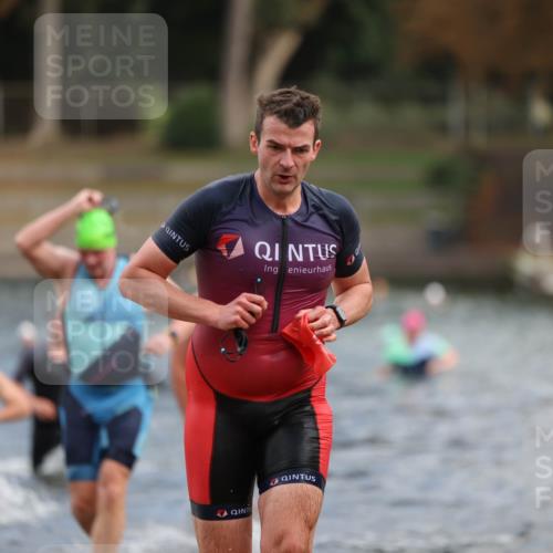 14.09.2025 - Stadtparktriathlon Michael Strokosch http://msf.ph/oto/8871411 14.09.2025 11:33:20 Schwimmen 1058, 1060, 1078, 1079, 1108, 1120 meine-sportfotos.de