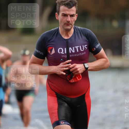 14.09.2025 - Stadtparktriathlon Michael Strokosch http://msf.ph/oto/8871415 14.09.2025 11:33:21 Schwimmen 1058, 1060, 1078, 1079, 1108, 1120 meine-sportfotos.de
