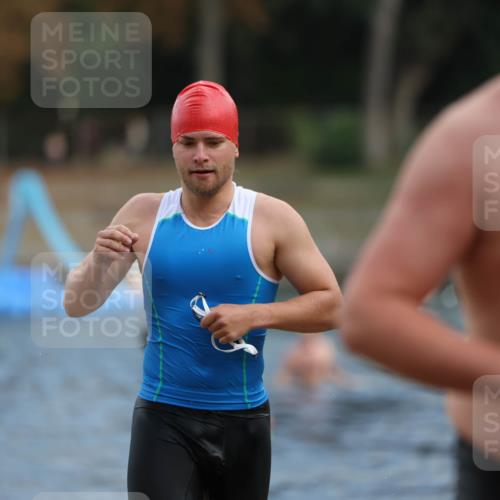 14.09.2025 - Stadtparktriathlon Michael Strokosch http://msf.ph/oto/8871440 14.09.2025 11:33:27 Schwimmen 1022, 1060, 1078, 1079, 1108 meine-sportfotos.de