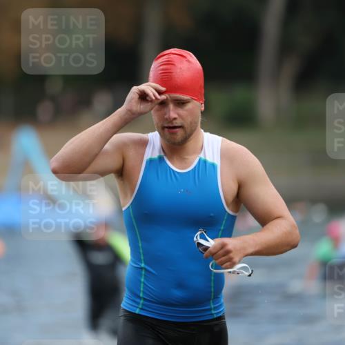 14.09.2025 - Stadtparktriathlon Michael Strokosch http://msf.ph/oto/8871443 14.09.2025 11:33:28 Schwimmen 1022, 1078, 1079, 1108 meine-sportfotos.de