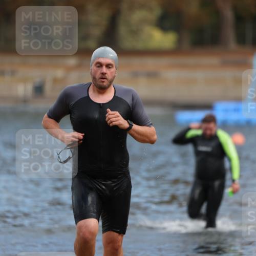 14.09.2025 - Stadtparktriathlon Michael Strokosch http://msf.ph/oto/8871448 14.09.2025 11:33:30 Schwimmen 1022, 1078, 1079, 1108 meine-sportfotos.de