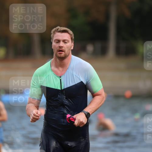 14.09.2025 - Stadtparktriathlon Michael Strokosch http://msf.ph/oto/8871477 14.09.2025 11:33:44 Schwimmen 1084, 1110 meine-sportfotos.de