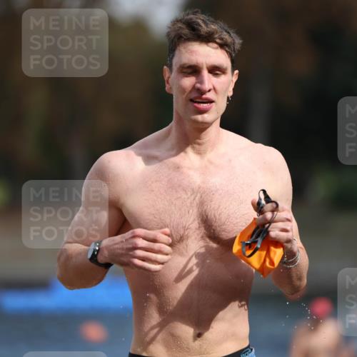 14.09.2025 - Stadtparktriathlon Michael Strokosch http://msf.ph/oto/8871492 14.09.2025 11:33:51 Schwimmen 1029, 1084 meine-sportfotos.de