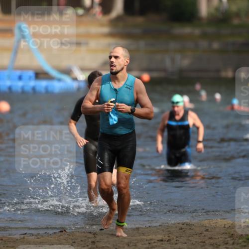 14.09.2025 - Stadtparktriathlon Michael Strokosch http://msf.ph/oto/8871504 14.09.2025 11:34:05 Schwimmen 1049, 1056, 1121 meine-sportfotos.de