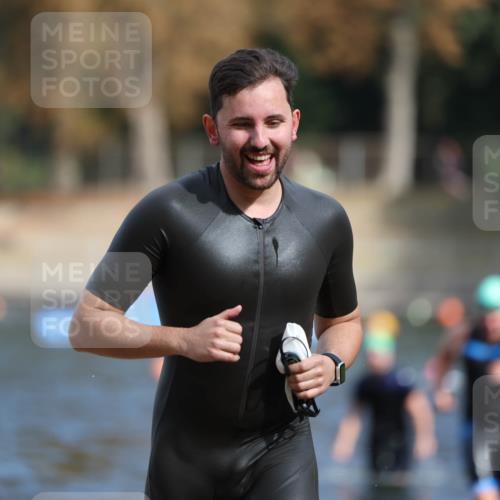 14.09.2025 - Stadtparktriathlon Michael Strokosch http://msf.ph/oto/8871520 14.09.2025 11:34:11 Schwimmen 1049, 1056, 1121 meine-sportfotos.de