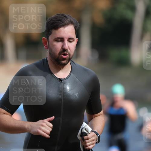 14.09.2025 - Stadtparktriathlon Michael Strokosch http://msf.ph/oto/8871524 14.09.2025 11:34:11 Schwimmen 1049, 1056, 1121 meine-sportfotos.de