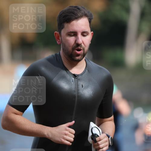 14.09.2025 - Stadtparktriathlon Michael Strokosch http://msf.ph/oto/8871525 14.09.2025 11:34:11 Schwimmen 1049, 1056, 1121 meine-sportfotos.de