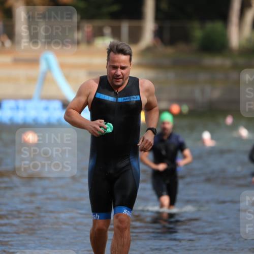 14.09.2025 - Stadtparktriathlon Michael Strokosch http://msf.ph/oto/8871532 14.09.2025 11:34:15 Schwimmen 1071, 1121 meine-sportfotos.de