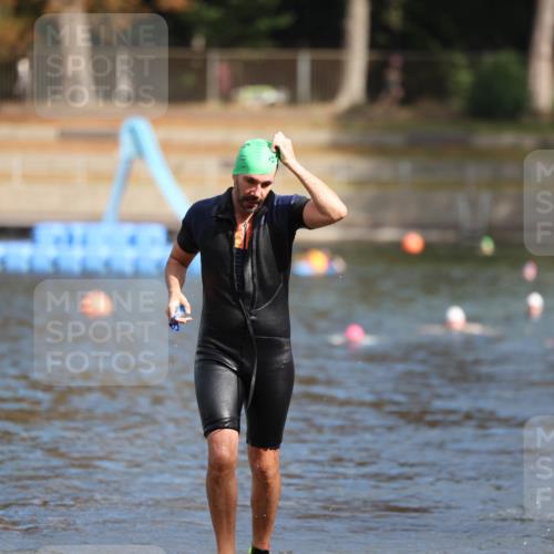 14.09.2025 - Stadtparktriathlon Michael Strokosch http://msf.ph/oto/8871545 14.09.2025 11:34:22 Schwimmen 1068, 1071 meine-sportfotos.de