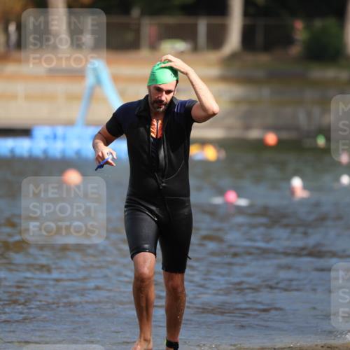 14.09.2025 - Stadtparktriathlon Michael Strokosch http://msf.ph/oto/8871549 14.09.2025 11:34:22 Schwimmen 1068, 1071 meine-sportfotos.de