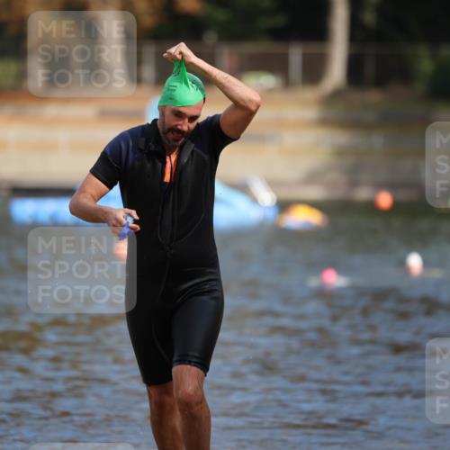 14.09.2025 - Stadtparktriathlon Michael Strokosch http://msf.ph/oto/8871552 14.09.2025 11:34:23 Schwimmen 1068, 1071 meine-sportfotos.de