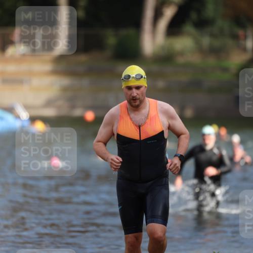 14.09.2025 - Stadtparktriathlon Michael Strokosch http://msf.ph/oto/8871557 14.09.2025 11:34:25 Schwimmen 1068, 1071, 1094 meine-sportfotos.de
