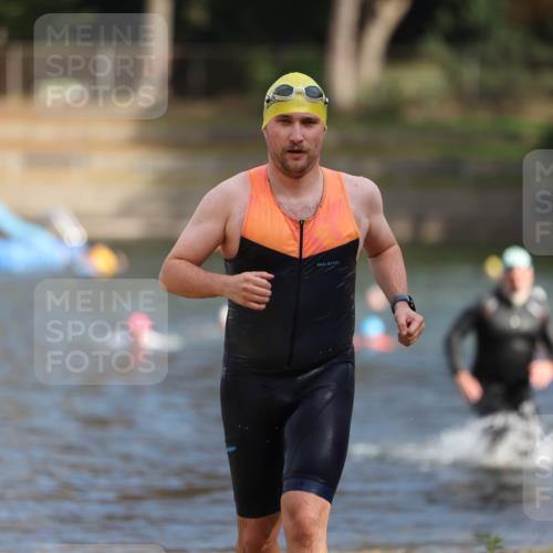 14.09.2025 - Stadtparktriathlon Michael Strokosch http://msf.ph/oto/8871560 14.09.2025 11:34:26 Schwimmen 1068, 1071, 1094 meine-sportfotos.de