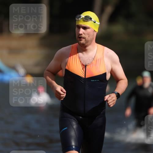 14.09.2025 - Stadtparktriathlon Michael Strokosch http://msf.ph/oto/8871565 14.09.2025 11:34:27 Schwimmen 1068, 1071, 1094 meine-sportfotos.de