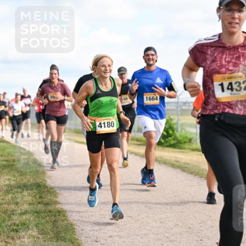 14.09.2025 - Airport Race Dr. Thomas Lammeyer http://msf.ph/oto/8871616 14.09.2025 12:16:12 Laufen 20, 4180, 08, 1432, 1664 meine-sportfotos.de