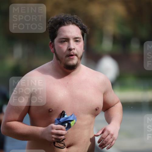 14.09.2025 - Stadtparktriathlon Michael Strokosch http://msf.ph/oto/8871617 14.09.2025 11:35:01 Schwimmen 1050, 1055, 1066, 1085, 1089, 1098 meine-sportfotos.de