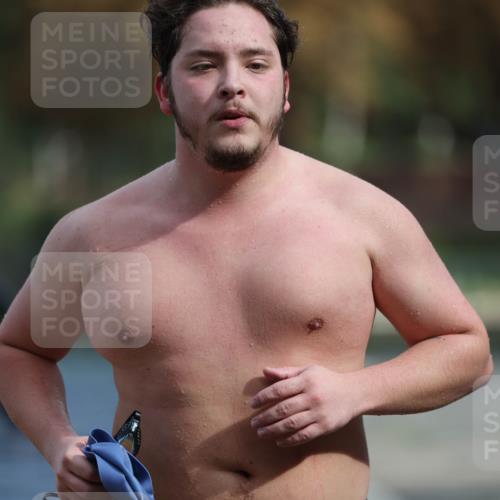 14.09.2025 - Stadtparktriathlon Michael Strokosch http://msf.ph/oto/8871619 14.09.2025 11:35:01 Schwimmen 1050, 1055, 1066, 1085, 1089, 1098 meine-sportfotos.de