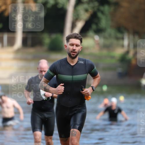 14.09.2025 - Stadtparktriathlon Michael Strokosch http://msf.ph/oto/8871621 14.09.2025 11:35:03 Schwimmen 1050, 1055, 1085, 1089 meine-sportfotos.de
