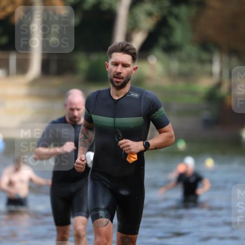 14.09.2025 - Stadtparktriathlon Michael Strokosch http://msf.ph/oto/8871622 14.09.2025 11:35:03 Schwimmen 1050, 1055, 1085, 1089 meine-sportfotos.de