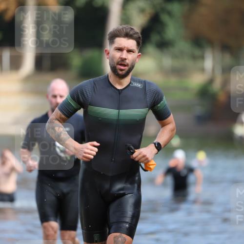 14.09.2025 - Stadtparktriathlon Michael Strokosch http://msf.ph/oto/8871625 14.09.2025 11:35:03 Schwimmen 1050, 1055, 1085, 1089 meine-sportfotos.de