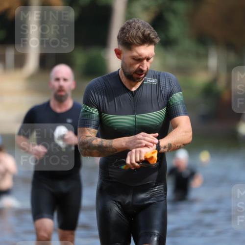 14.09.2025 - Stadtparktriathlon Michael Strokosch http://msf.ph/oto/8871629 14.09.2025 11:35:04 Schwimmen 1050, 1055, 1081, 1085, 1089 meine-sportfotos.de