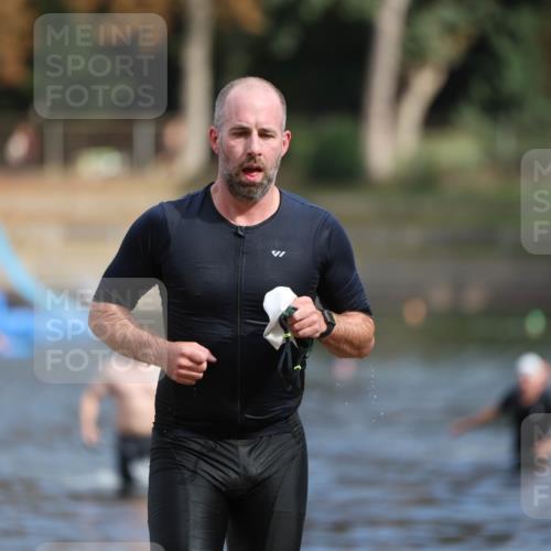 14.09.2025 - Stadtparktriathlon Michael Strokosch http://msf.ph/oto/8871634 14.09.2025 11:35:05 Schwimmen 1050, 1081, 1089 meine-sportfotos.de