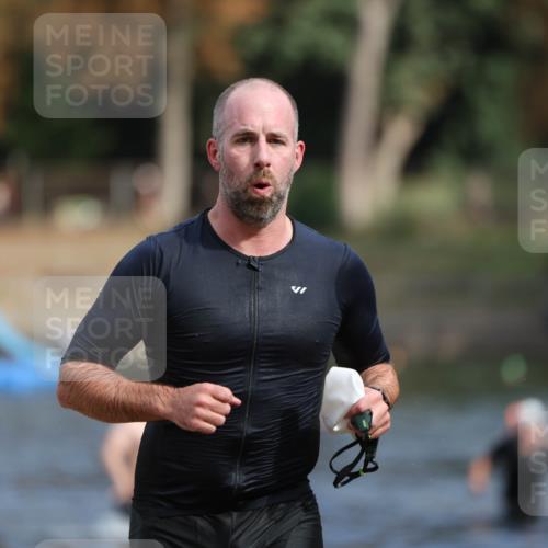 14.09.2025 - Stadtparktriathlon Michael Strokosch http://msf.ph/oto/8871637 14.09.2025 11:35:06 Schwimmen 1050, 1081, 1089 meine-sportfotos.de