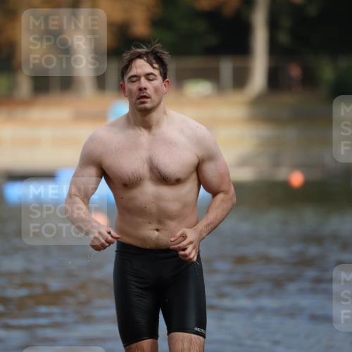 14.09.2025 - Stadtparktriathlon Michael Strokosch http://msf.ph/oto/8871648 14.09.2025 11:35:16 Schwimmen 1057, 1081 meine-sportfotos.de