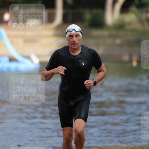 14.09.2025 - Stadtparktriathlon Michael Strokosch http://msf.ph/oto/8871657 14.09.2025 11:35:20 Schwimmen 1057, 1081 meine-sportfotos.de